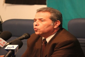 البرلمان المصري يسقط عضوية توفيق عكاشة بعد لقائه السفير الصهبوني