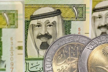 «المركزي» السعودي يحظر «المضاربة» على الريال