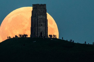 ظهر القمر العملاق في 14 أكتوبر الماضي وسيظهر ثانية في 14 ديسمبر المقبل، لكن ظهوره الليلة سيكون الأضخم على الإطلاق.