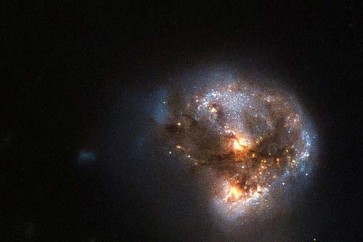 تلسكوب هابل يلتقط صورة مذهلة من مجرة بعيدة