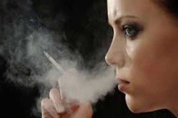 اليابان جنة المدخنين تسعى لتشديد قوانينها لمكافحة التبغ