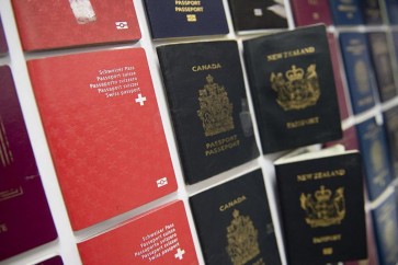 لون جواز السفر يتنوع بين دولة وأخرى