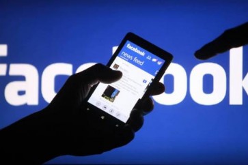 "فيسبوك" تواجه الأخبار الزائفة بإجراءات جديدة