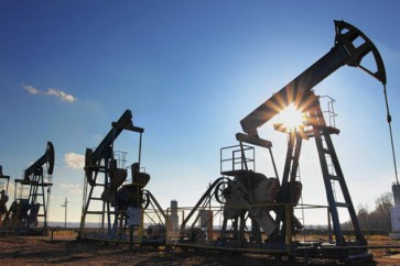 أسعار النفط تهبط مع تزايد مخاوف التخمة بعد انسحاب أمريكا من اتفاقية المناخ