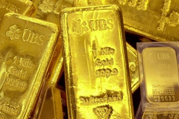 الذهب يرتفع مع تراجع الدولار لكن خطر الانخفاض قائم