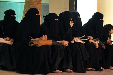الرياض تدرس مشروع قانون يمنح السيدات تراخيص للعمل كسائقات سيارات أجرة