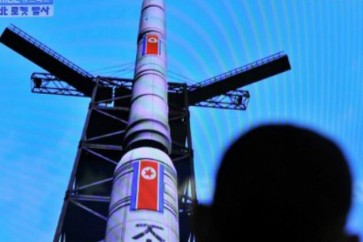 كوريا الشمالية تطلق صاروخاً يحمل قمر اصطناعي