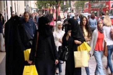 إعلام: السعودية تسمح للنساء بالعمل في المطاعم