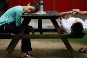 دراسة: الإفراط في النوم والجلوس يؤديان إلى الموت باكرا