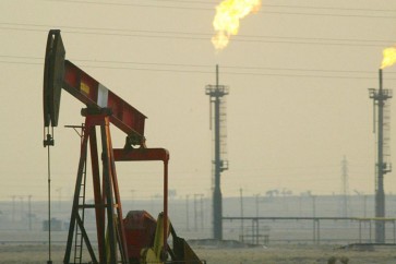 أسعار النفط تنخفض لكن المخاوف مستمرة بشأن إمدادات إيران