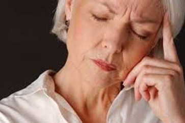 دراسة تحذر: القلق في منتصف العمر مرتبط بالخرف في مرحلة لاحقة