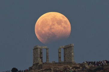 علماء الفلك: العالم يشهد حدثين فلكيين نادرين الشهر القادم