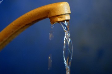 3 طرق لتنقية ماء الصنبور في المنزل