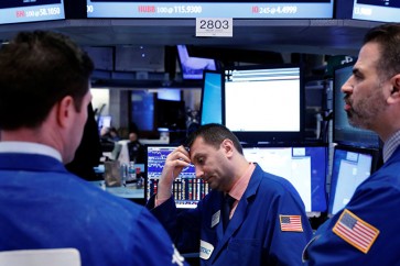 الأسهم الأمريكية تغلق منخفضة بعد بيانات صينية أثارت مخاوف من تباطؤ عالمي