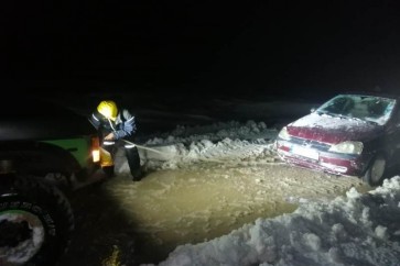 انقاذ 4 أشخاص احتجزتهم الثلوج داخل سيارة في مرجحين