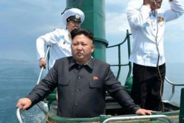 زعيم كوريا الشمالية يتفقد غواصة جديدة