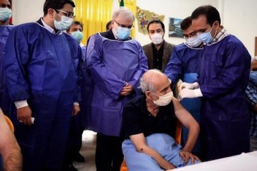 وزير الصحة الايراني يعلن بدء تطعيم كبار السن بلقاح كورونا