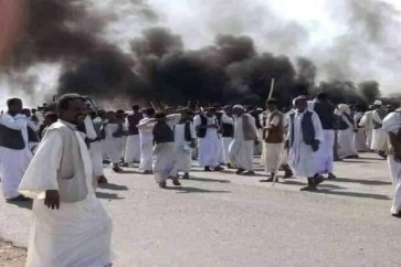 محتجون يعزلون الخرطوم عن موانئ البلاد