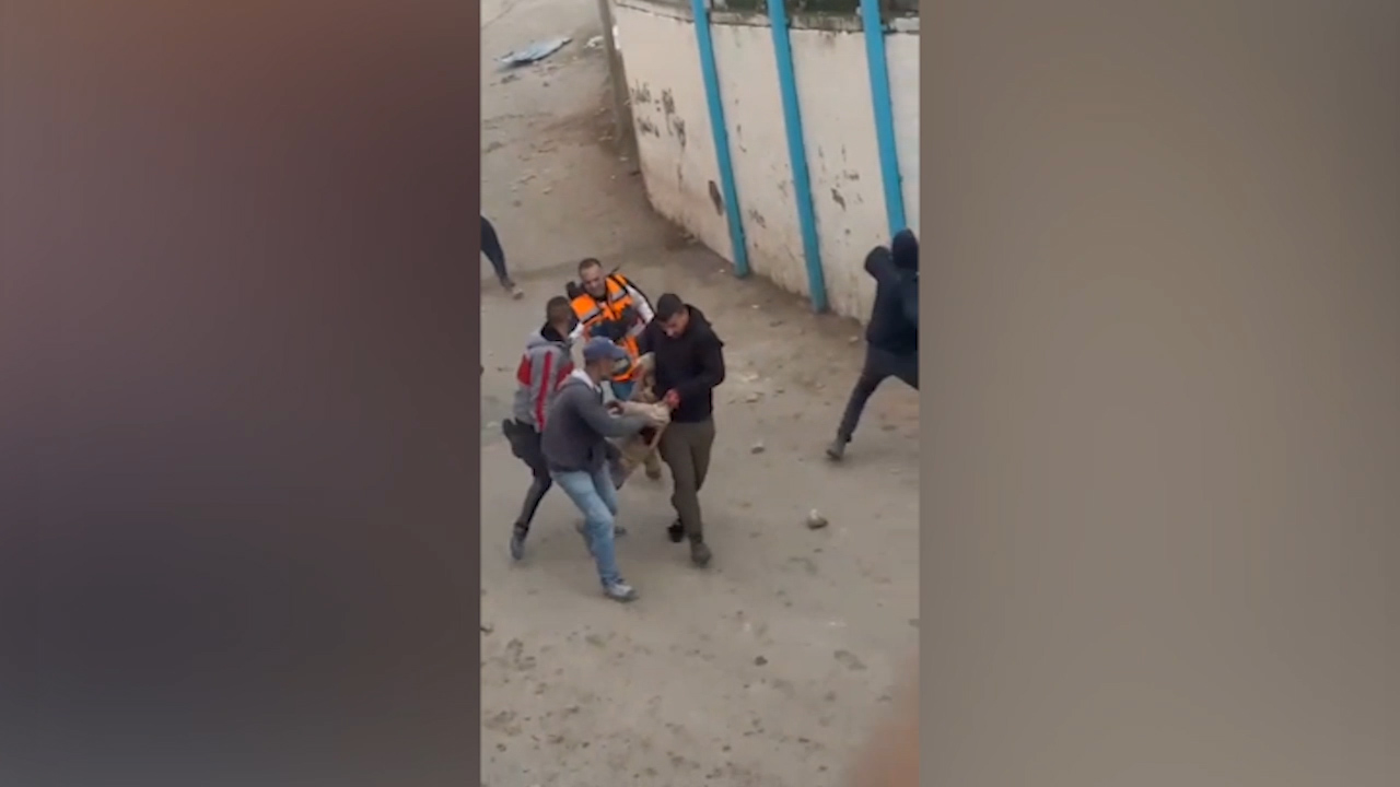 بالفيديو | لحظة إصابة الشاب رائد النعسان برصاص الاحتلال في الصدر في رام الله
