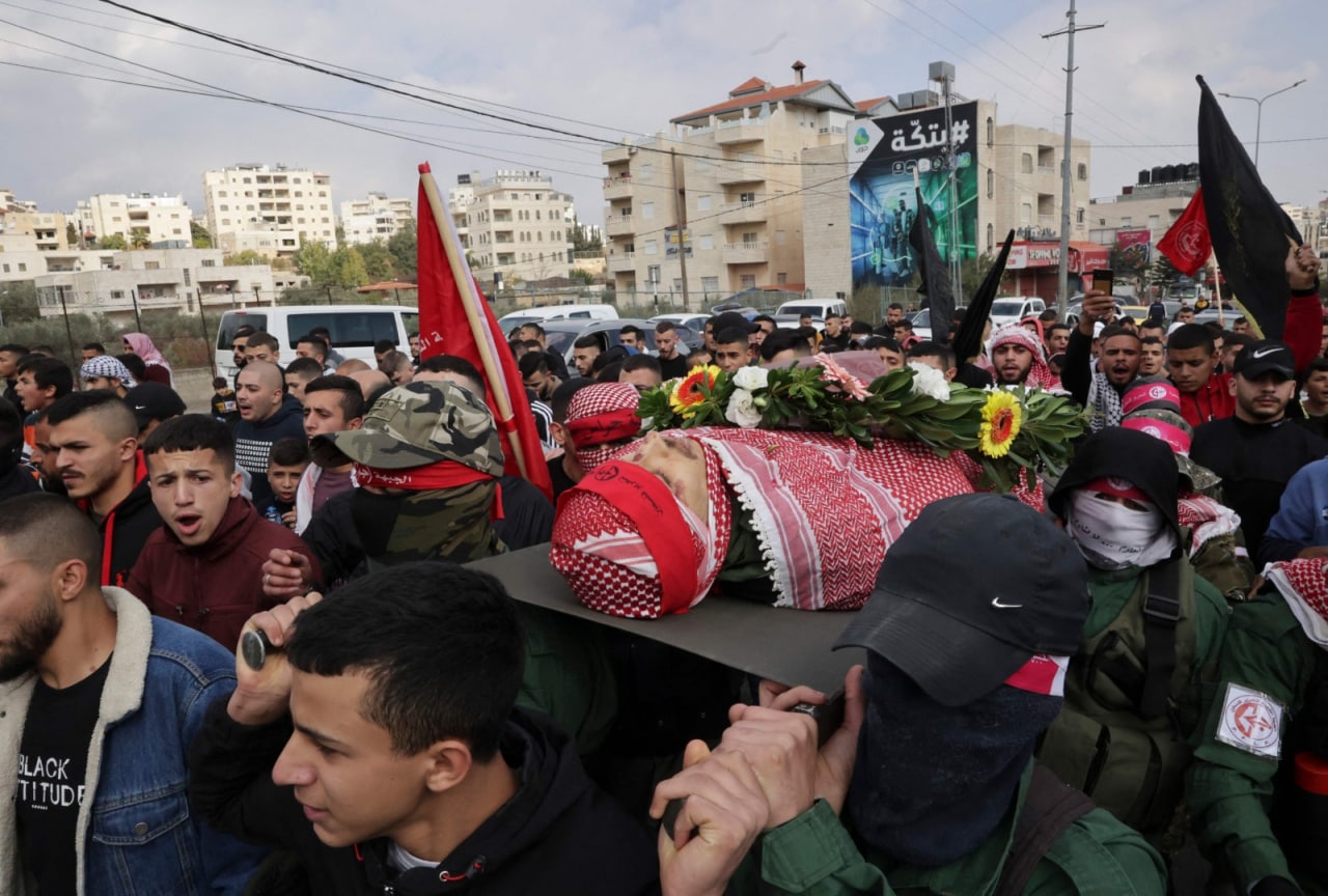 تغطية | الفلسطينيون يشعيون الشهيد مناع والمقاومة تدعو إلى التصعيد