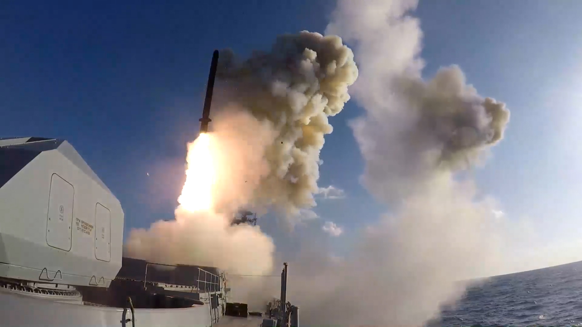 بالفيديو | مسيرات روسية وصواريخ عالية الدقة تدمر أنظمة دفاع جوي أوكرانية