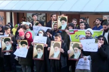 تظاهرة أمام السفارة الفرنسية في طهران تنديداً بإساءة شارلي ايبدو للإمام الخامنئي