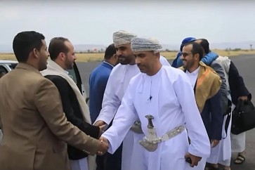 الزيارة سبقها وصول وفد الوساطة العماني، برفقة رئيس الوفد الوطني المفاوض محمد عبدالسلام، إلى العاصمة صنعاء