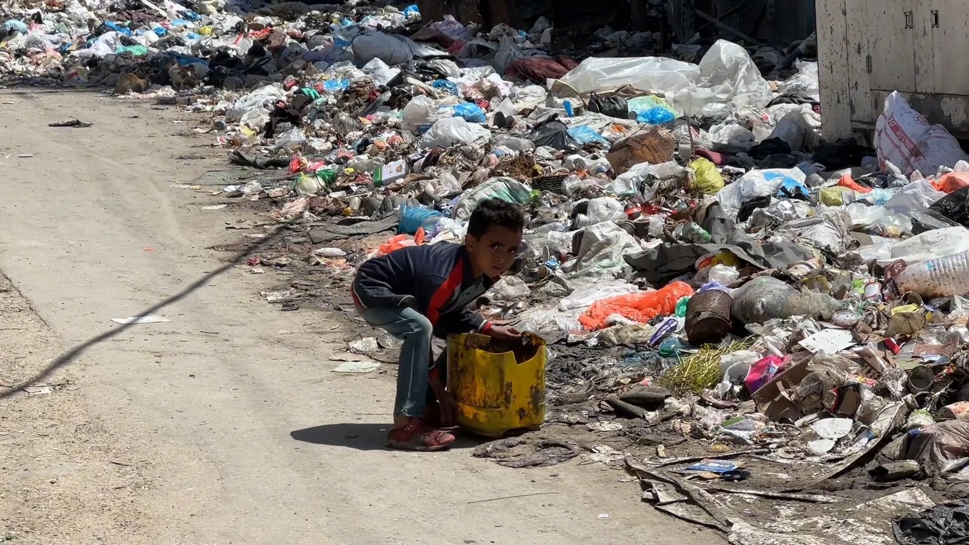 النفايات الصلبة والطبية في قطاع غزة تخلف أوضاعاً مدمرة في صحة المواطنين