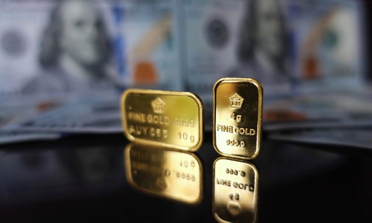 الذهب يصعد متأثراً بتوترات الشرق الأوسط وآمال خفض الفائدة الأميركية