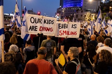 مظاهرة في تل أبيب تطالب بتنحي نتنياهو وإبرام صفقة تبادل أسرى