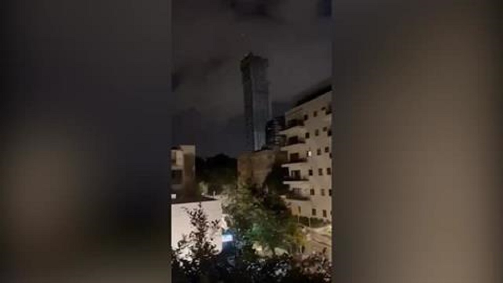 صواريخ يمنية على تل ابيب
