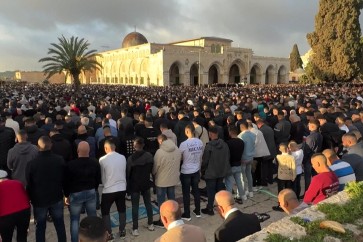 120 ألف فلسطيني يؤدون صلاة العيد في الأقصى رغم القيود الإسرائيلية المشددة
