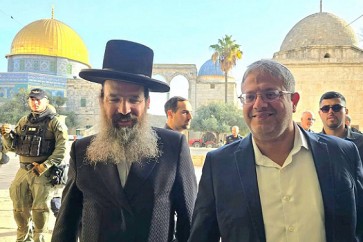 بن غفير برفقة الحاخام شموئيل رابينوفيتش، في باحات المسجد الأقصى