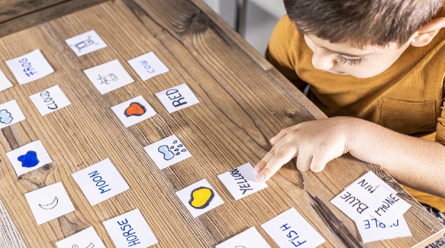 صعوبات اللغة عند الأطفال…متى تكون إضطرابا ومتى تسبّبها الثنائية اللغوية؟